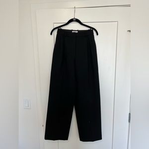 Aritzia Pleated Pant in Black